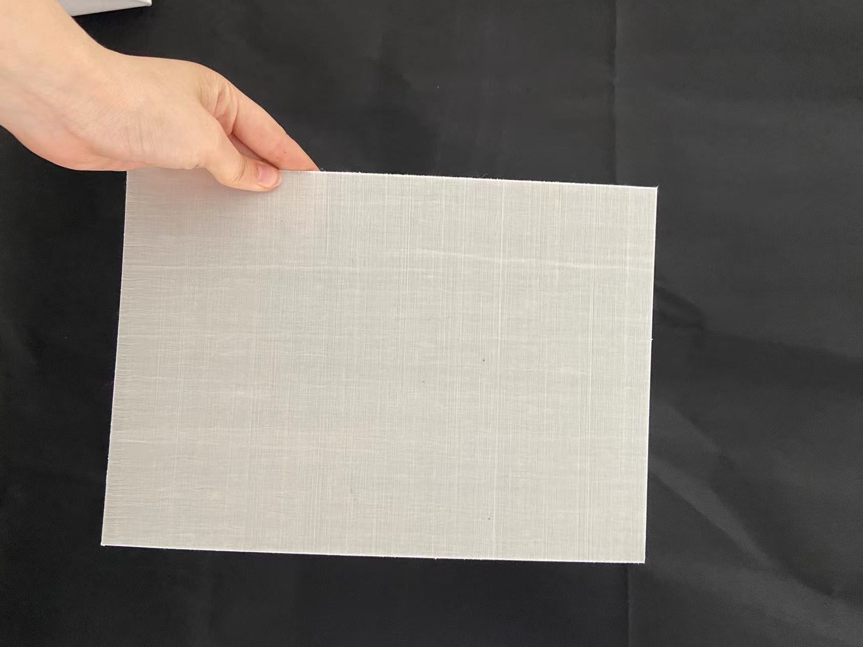 CFRT合(he)片實心(xīn)闆—可做(zuò)汽車輕(qing)量化熱(re)塑性複(fu)合材料(liào)